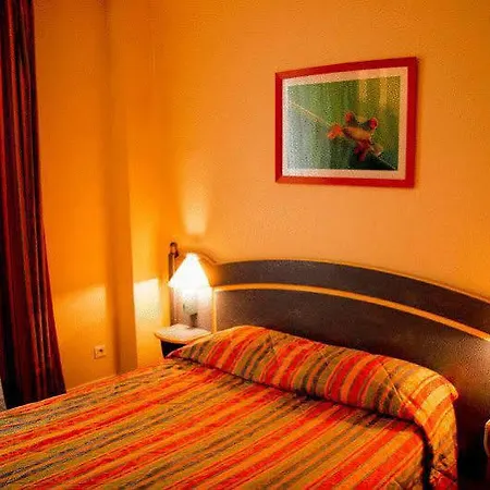 Hotell Le Ruisseau Saint-Mandé